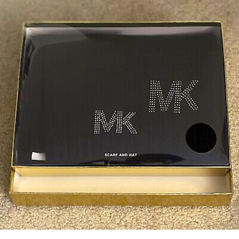 MICHAEL KORS 2 Pc Gift Set Knit Scarf & Hat /Beanie Black Silver Logo AUTHENTIC